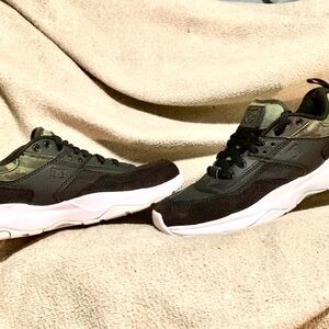 DC Men's E. TRIBEKA SE Skate Shoes, Color Black/Camo/Print (OCP) Size 7
